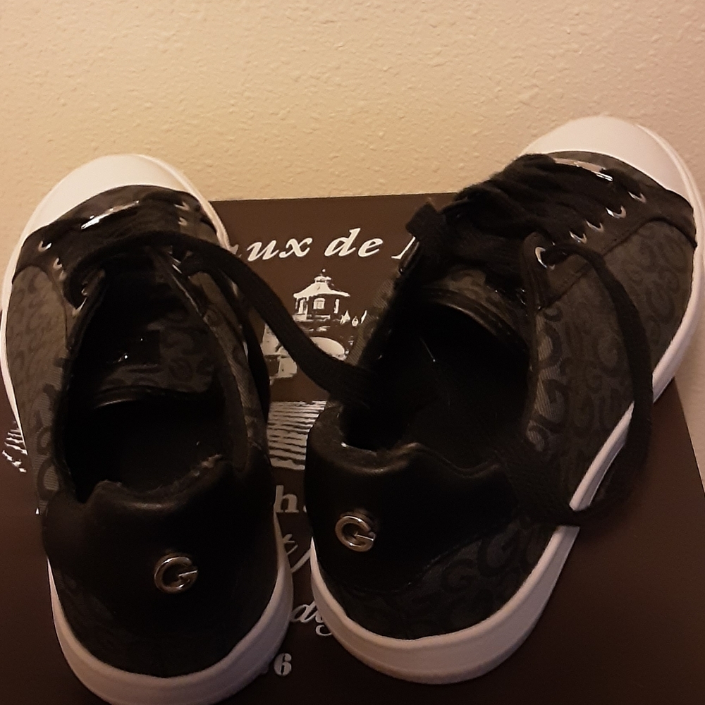 Guess Shoes Size 8 Canvas Monogram Sneakers NWOT - Picture 10 of 16